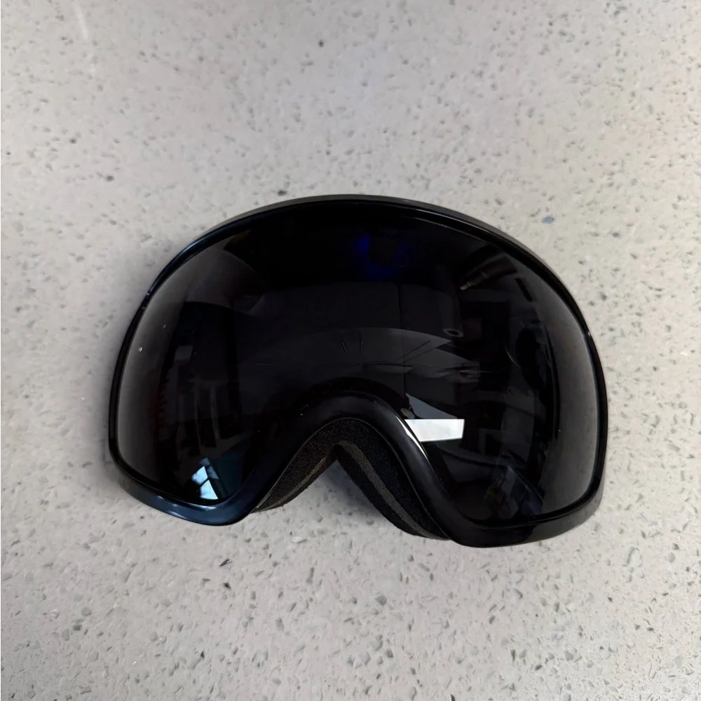 Sleek Black Ski Goggles - Picture 2 of 5